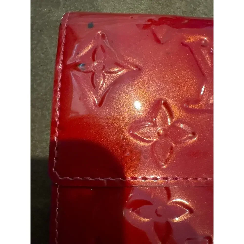 Louis Vuitton Monogram Vernis Sarah Wallet in Pomme D’Amour